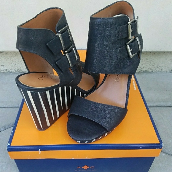 Edgy Arturo Chiang Wedges - Picture 3 of 5